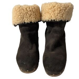 {UGG} Gray Suede Lynnea Boots